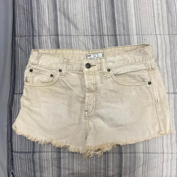 Free People Low Rise Khaki shorts - Picture 3 of 5